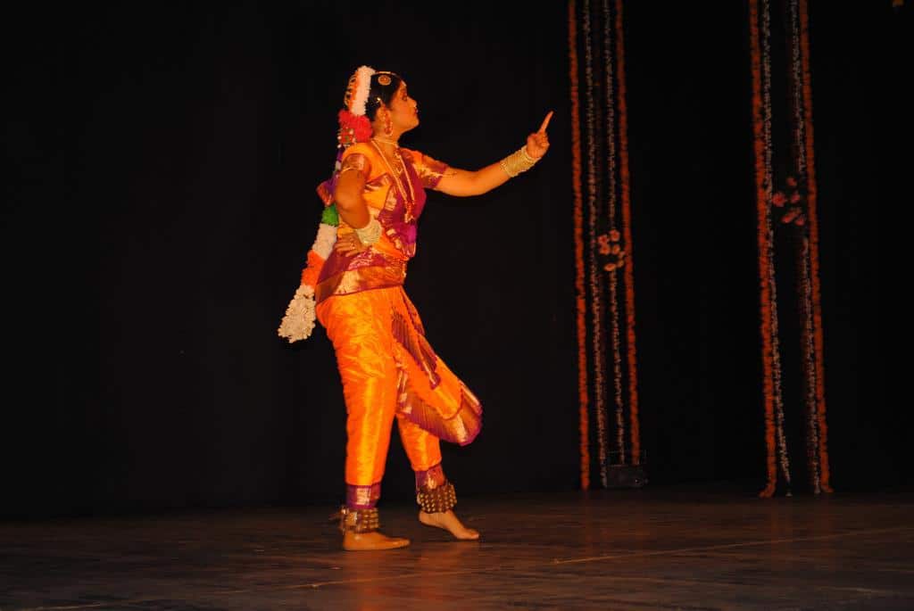 Sudha Chandran Dancing with amputated leg