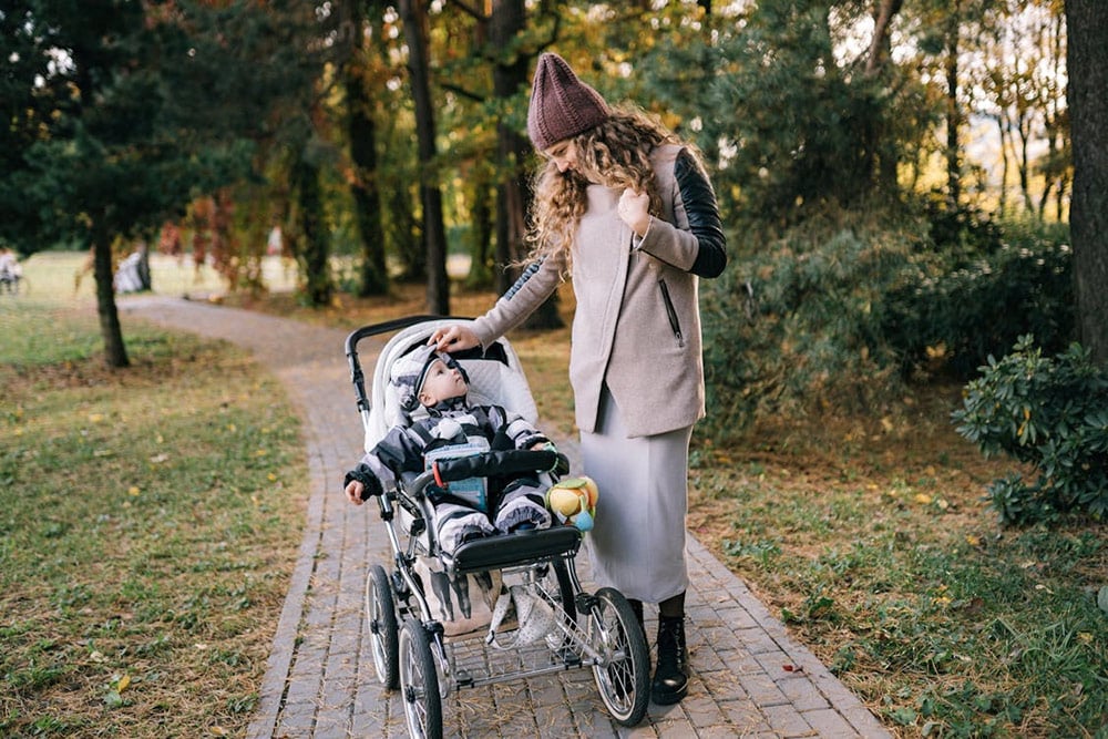 Infant-stroller-walks