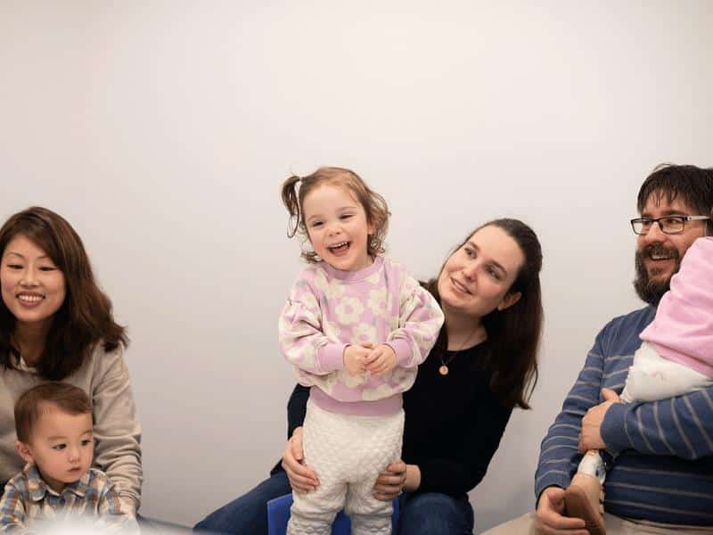 Shichida Australia - here parents and toddlers enjoy a fun time together in a Shichida class.