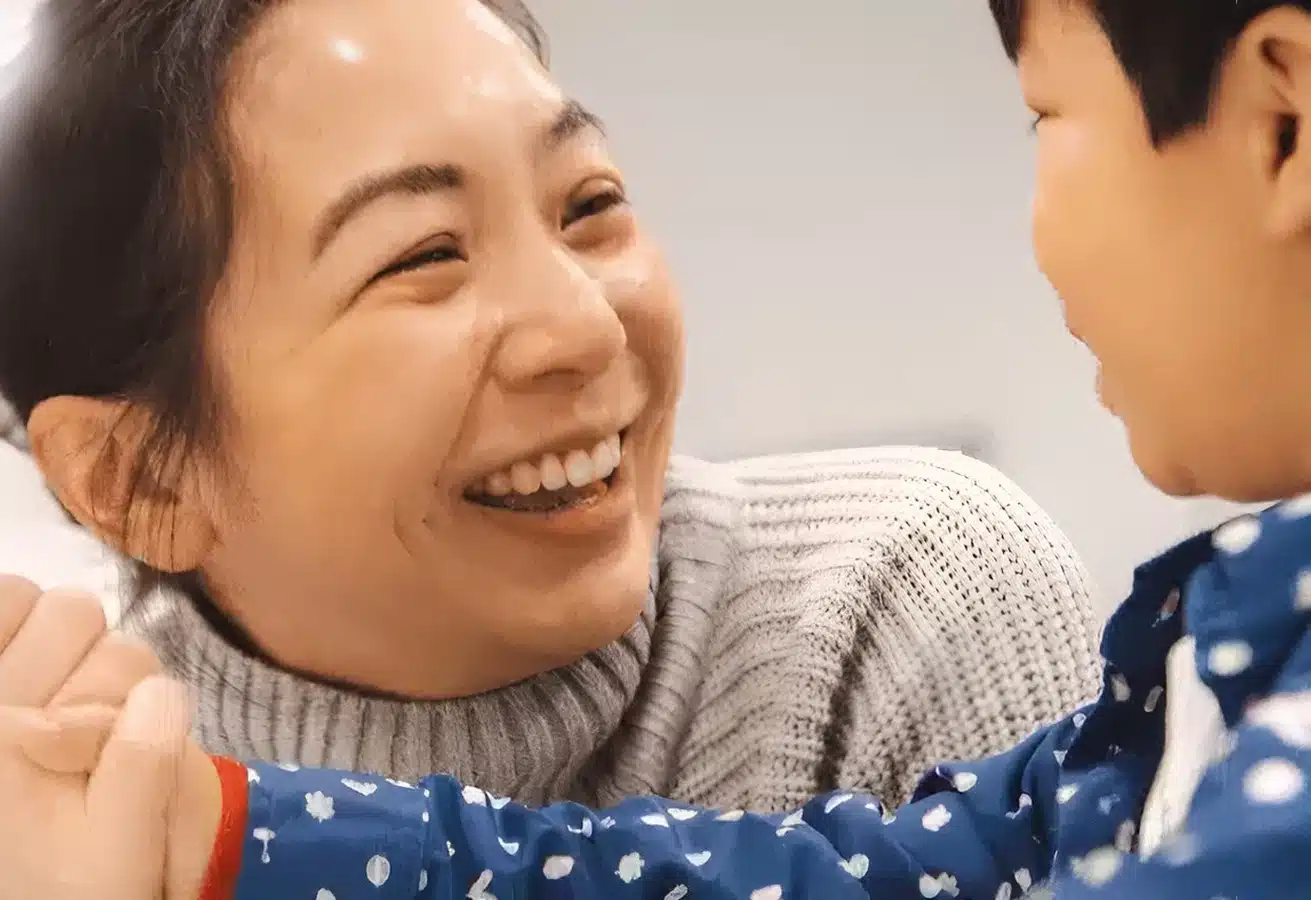A-mum-and-her-young-son-enjoy-a-Shichida-class-together