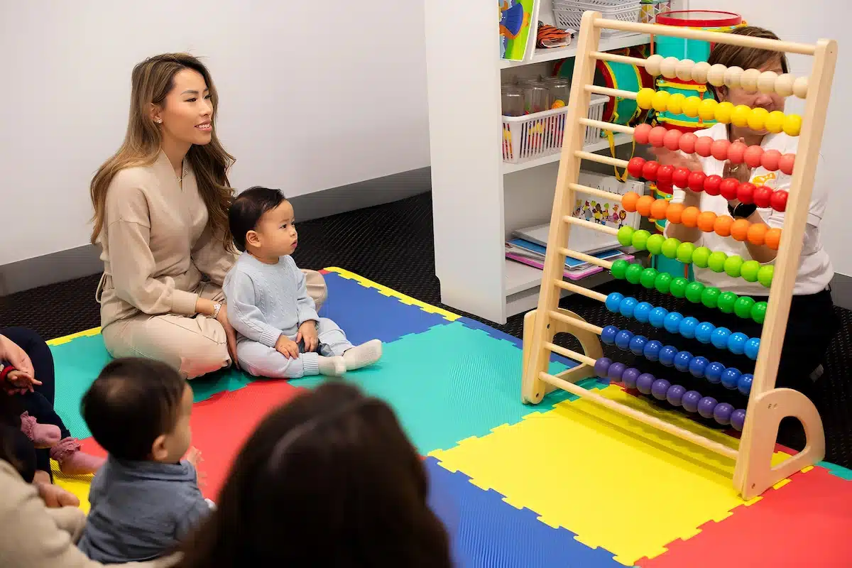 Babies watching a Shichida teacher count on an abacus