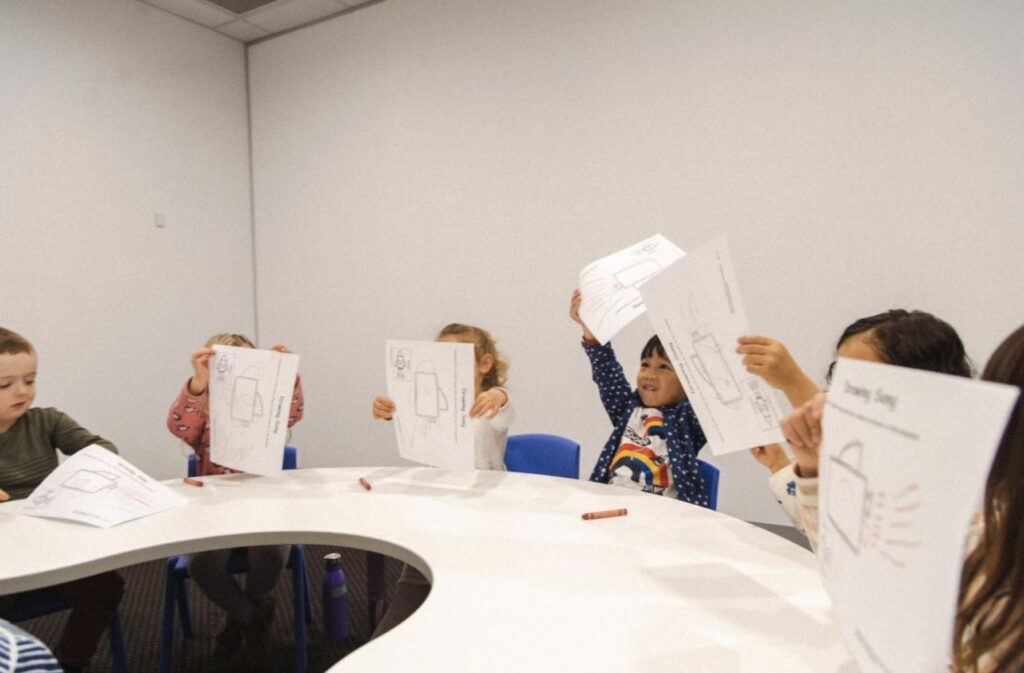 Image from Shichida Australia: Hands-on games and interactive play help demonstrate how to make learning English fun for kids, turning vocabulary practice into an exciting and engaging experience.