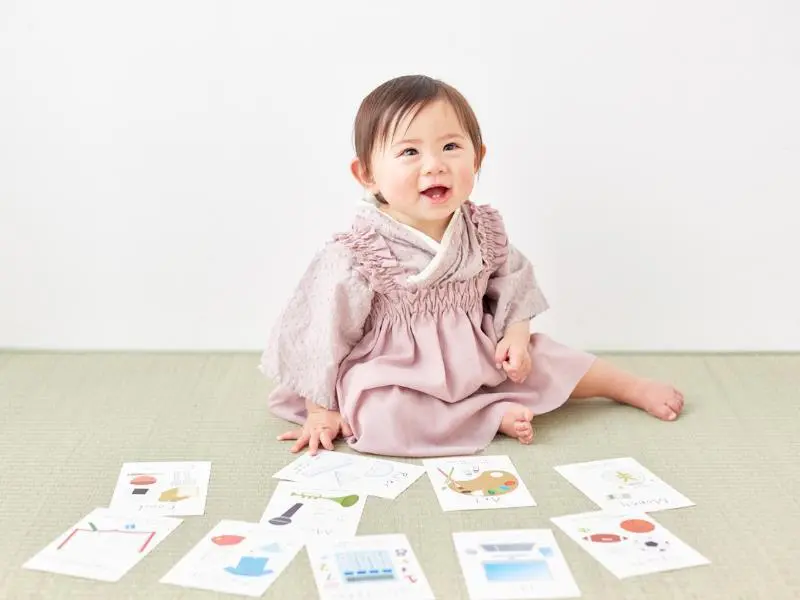 Picture cards can open up a whole world of words, from animals and food to colours, shapes and everyday objects.