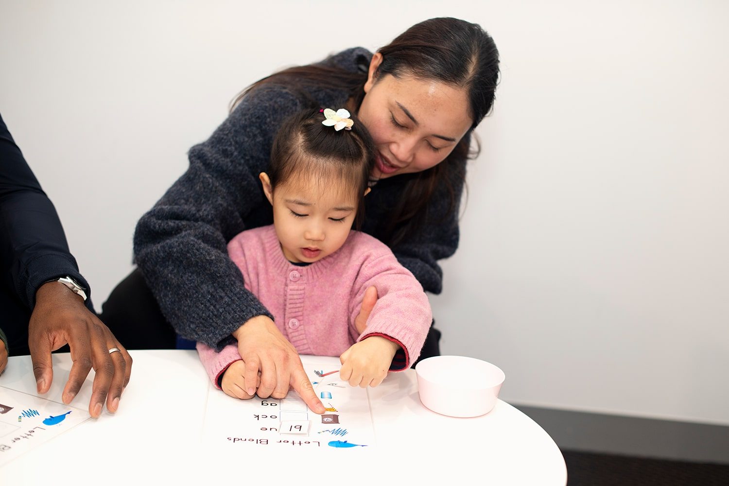 vocabulary and literacy games for kids, a mu mand her preschooler playing a literacy game together during a Shichida class