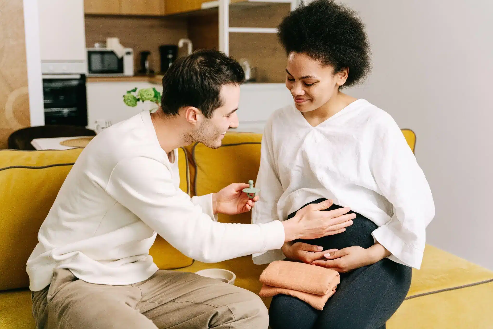 mindful pregnancy-couple-bonding
